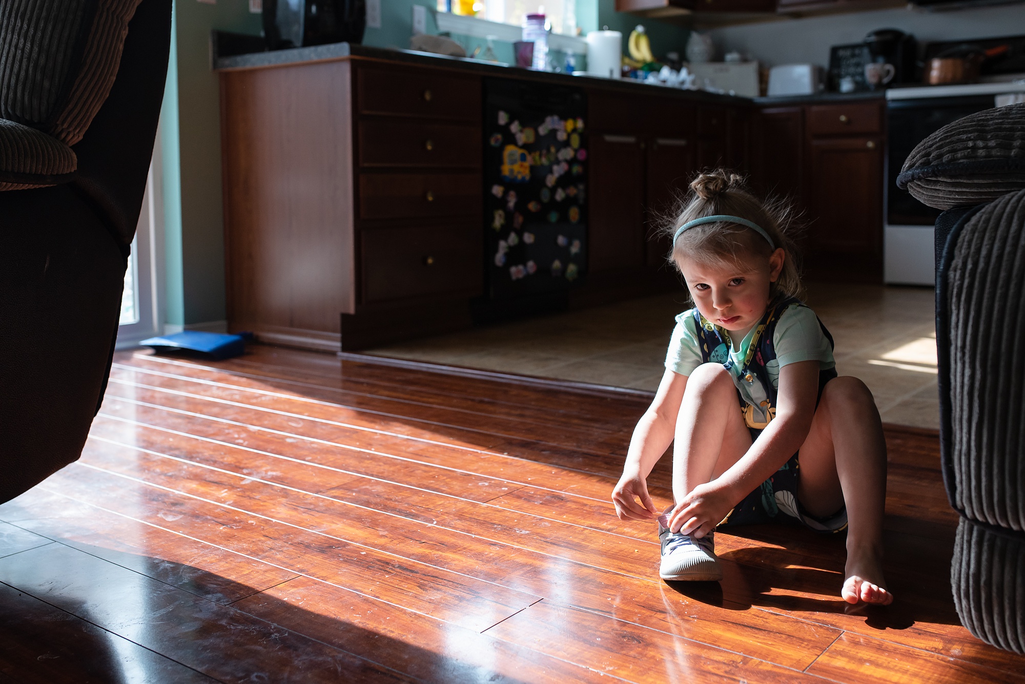 3 year old girl puts on shoes