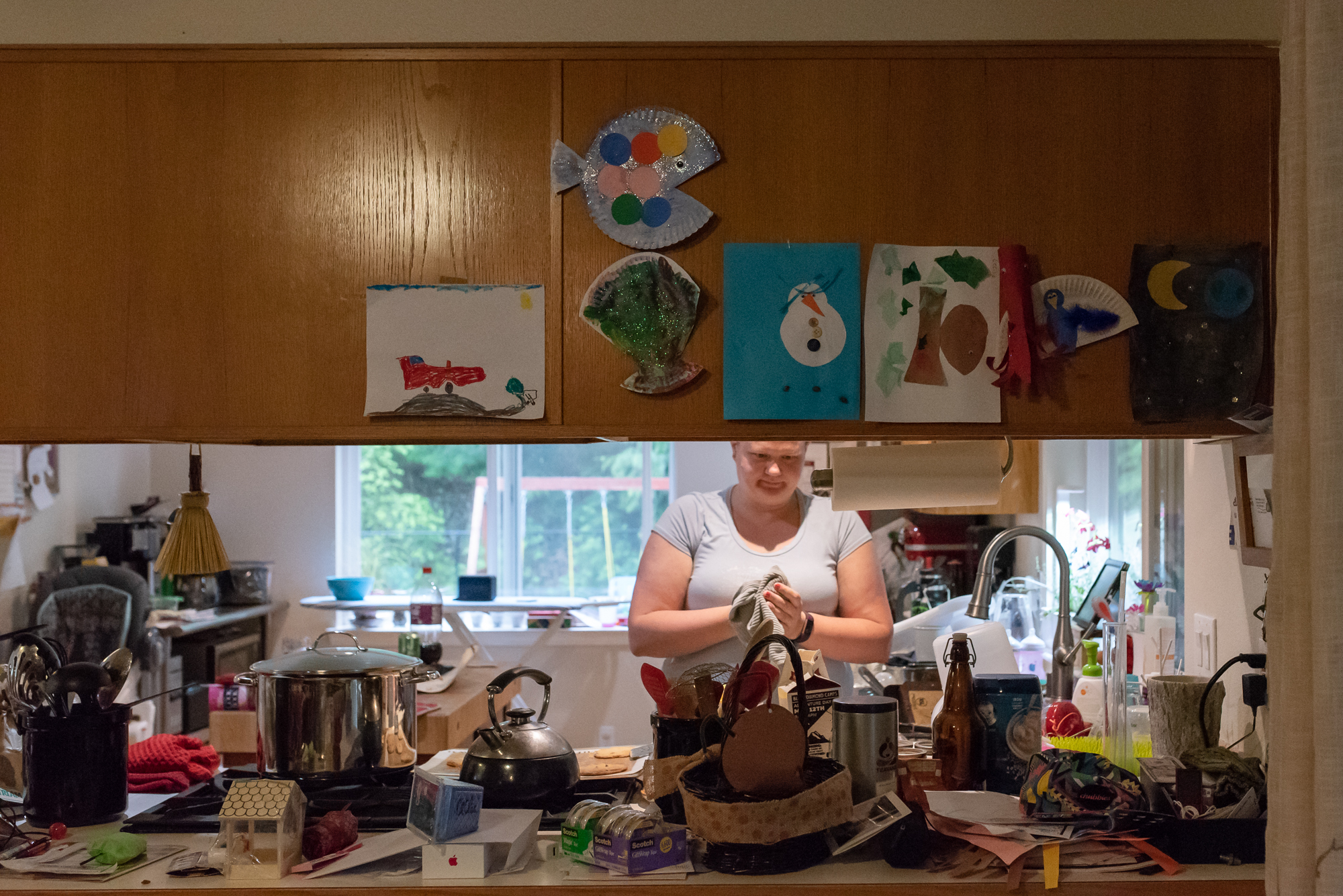 mom washes dishes